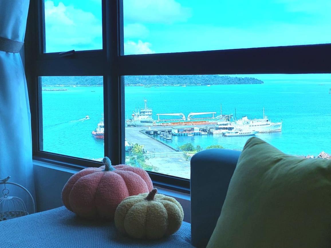 J'stay Seaview Jesselton Quay Apartment