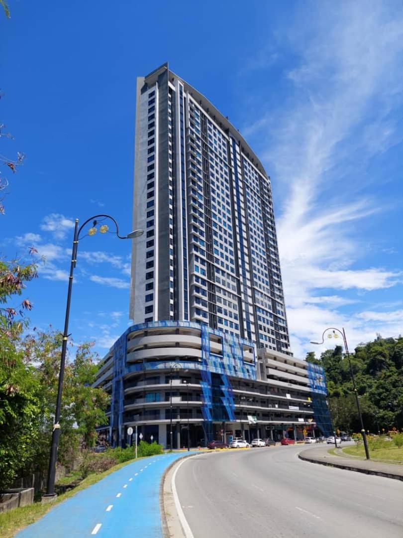 J'stay Seaview Jesselton Quay Apartment